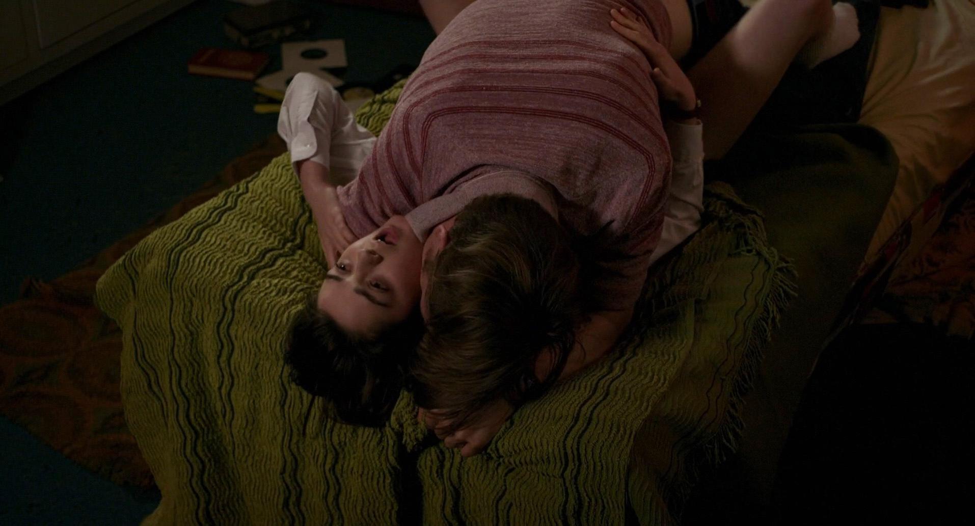 Maisie Williams sexy - The Falling (2014) Maisie Williams sexy - The Falling (2014)