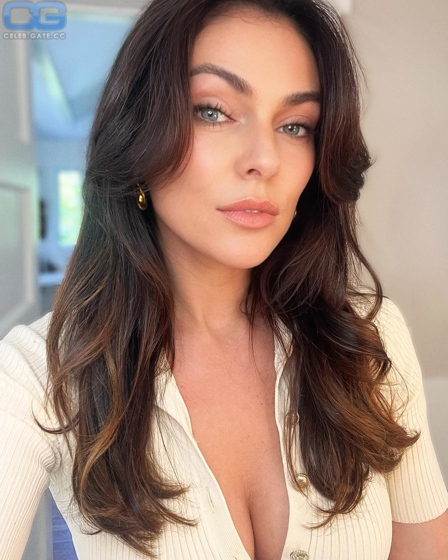 Serinda Swan