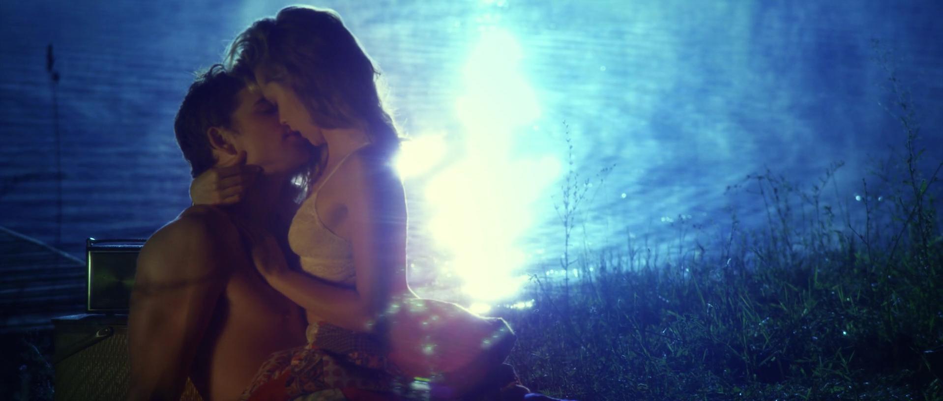 Teresa Palmer sexy - Love and Honor (2013) Teresa Palmer sexy - Love and Honor (2013)