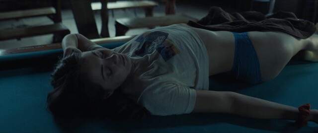 Willa Holland sexy – The Dirty South (2023)